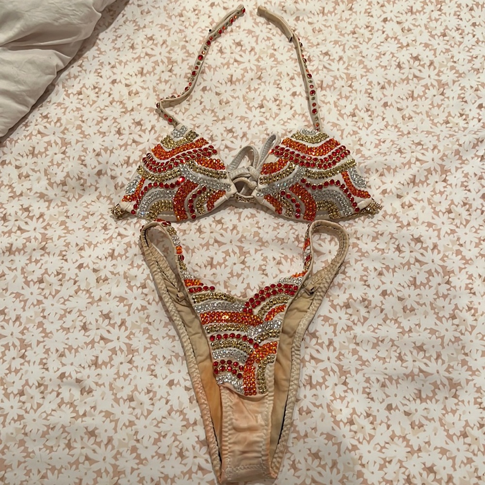 Figure bikini